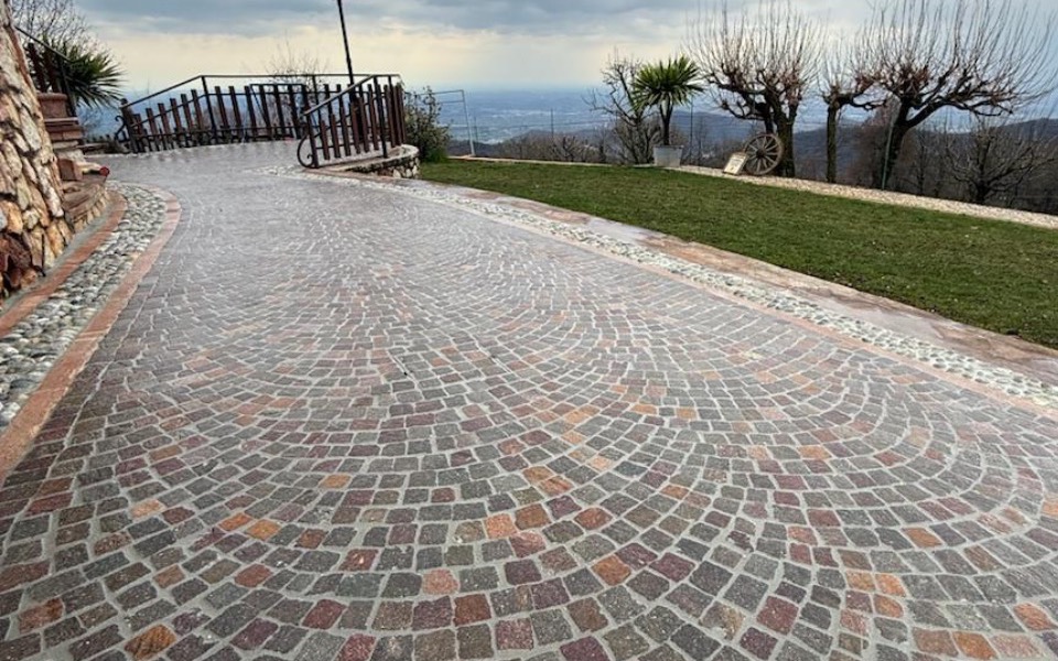 Pavimenti in pietra per esterni in Porfido